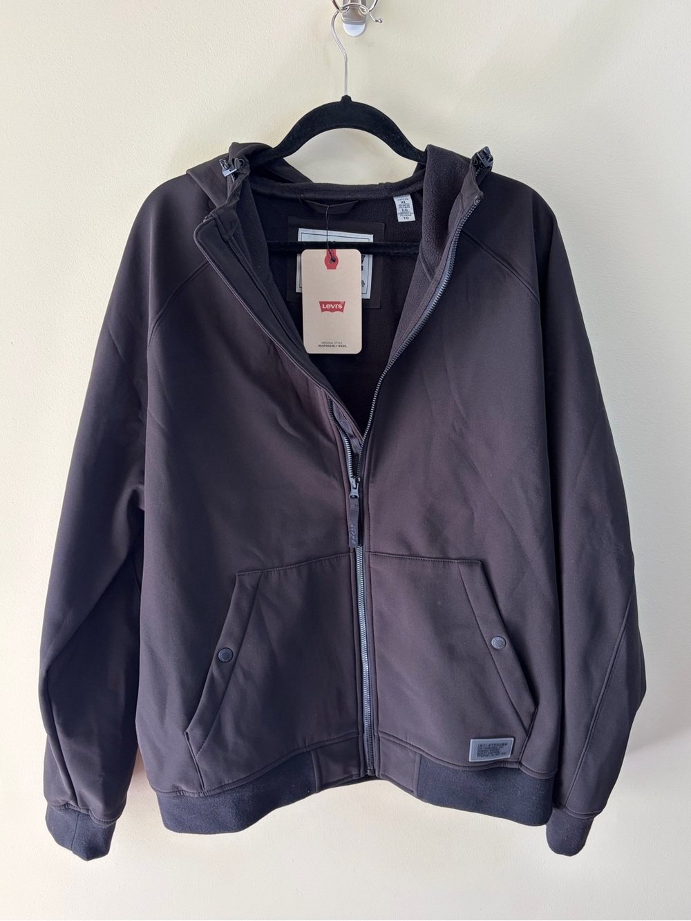 Levi’s Men’s XL Black Softshell Full-Zip Hoodie – NWT – Fleece Lined Fall Winter